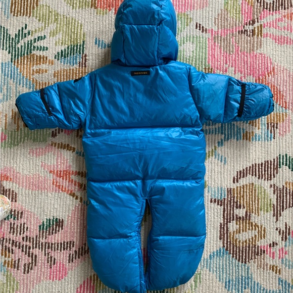 Finger In The Nose, Down filled infant snowsuit 3-6 mths - Picture 3 of 6